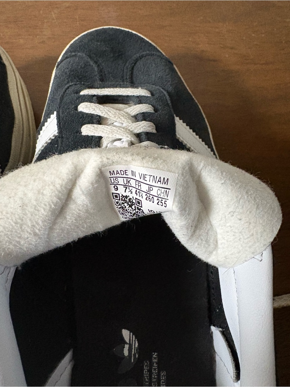 Adidas Women’s Black Gazelle shoes - Picture 7 of 7